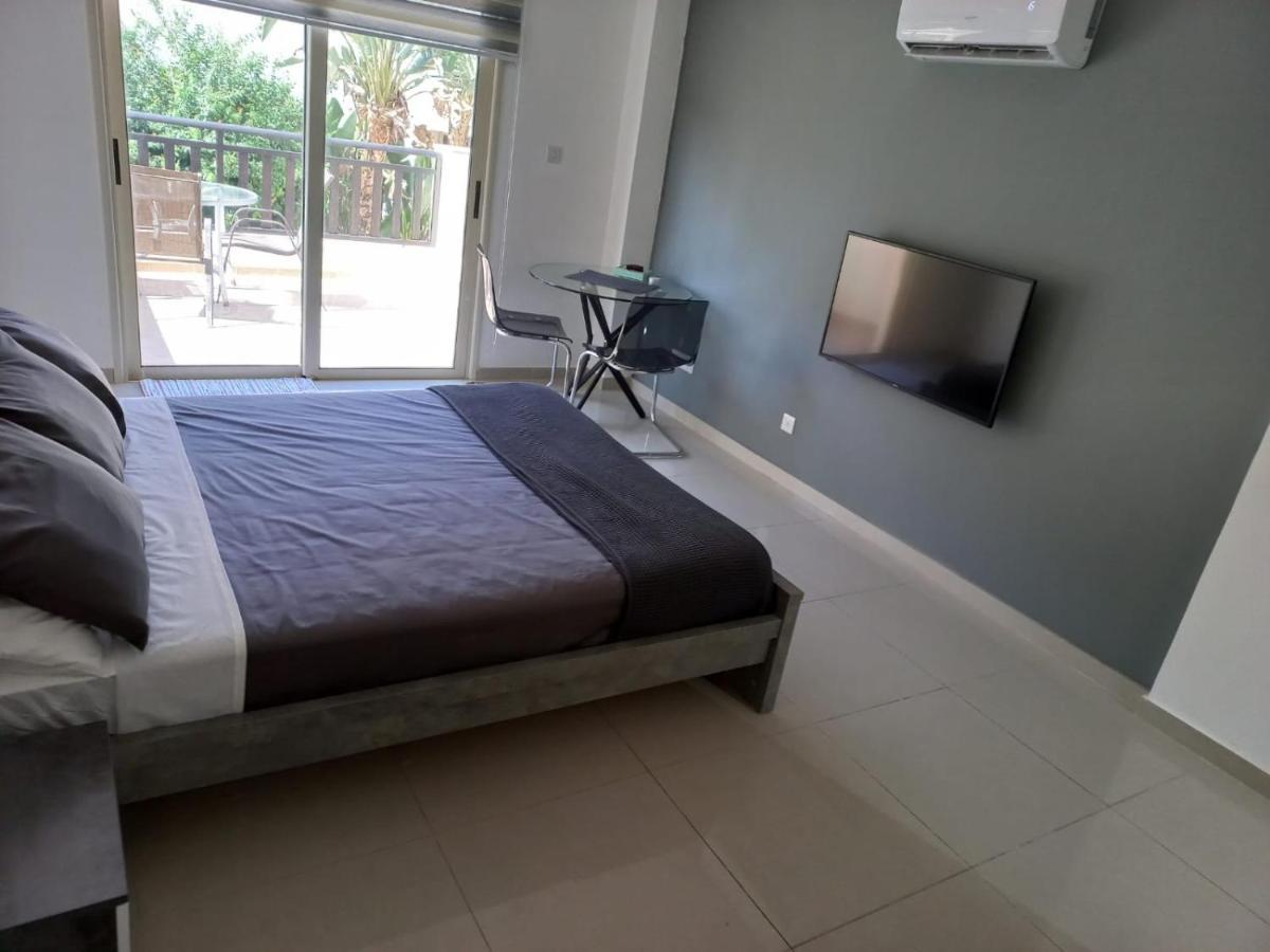 Modern Studio Apartment Armonia Court Paralimni Exterior photo